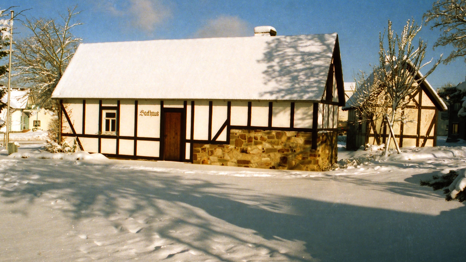 Backhaus im Schnee. Foto: Raiffeisen-Gesellschaft
