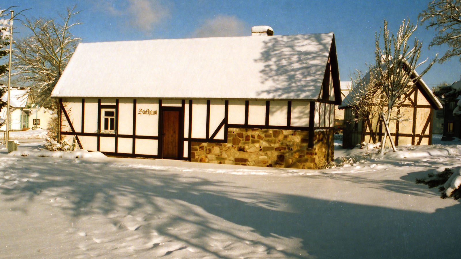 Backhaus im Schnee. Foto: Raiffeisen-Gesellschaft